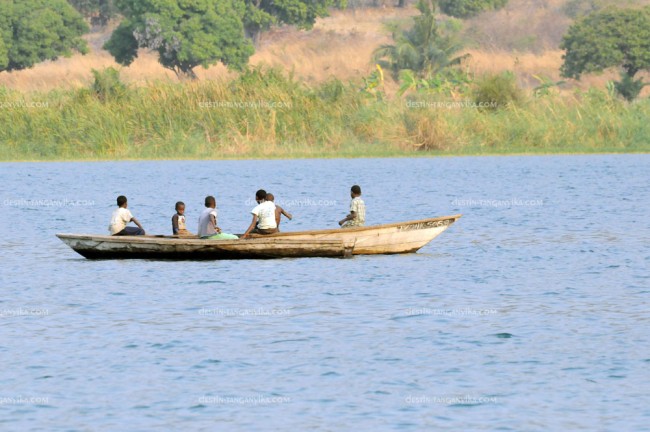 bateau-kipili-a.1.jpg