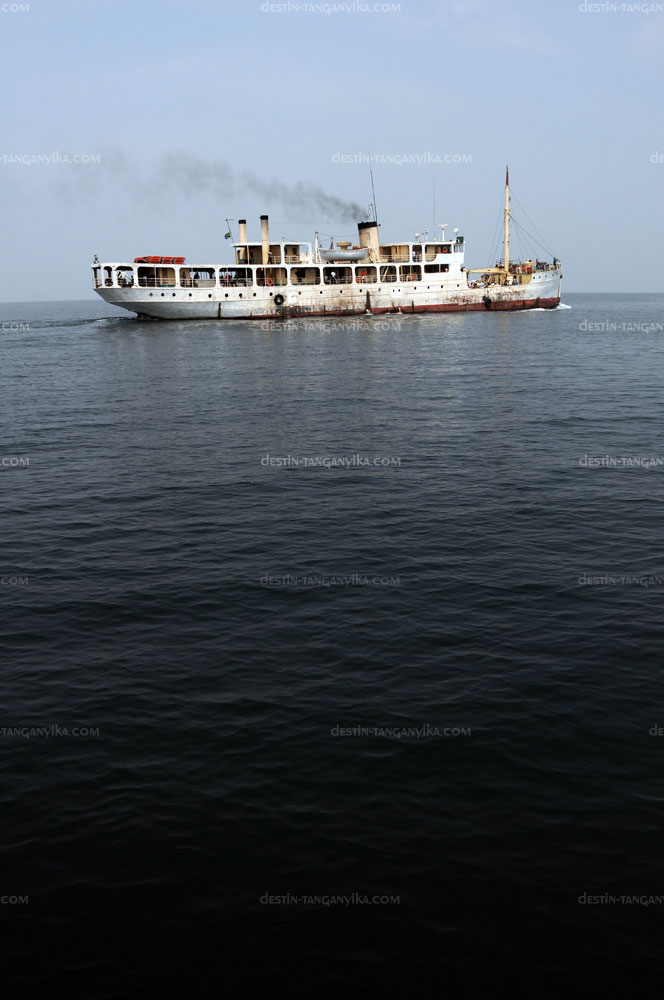 MV Liemba à Kasanga.